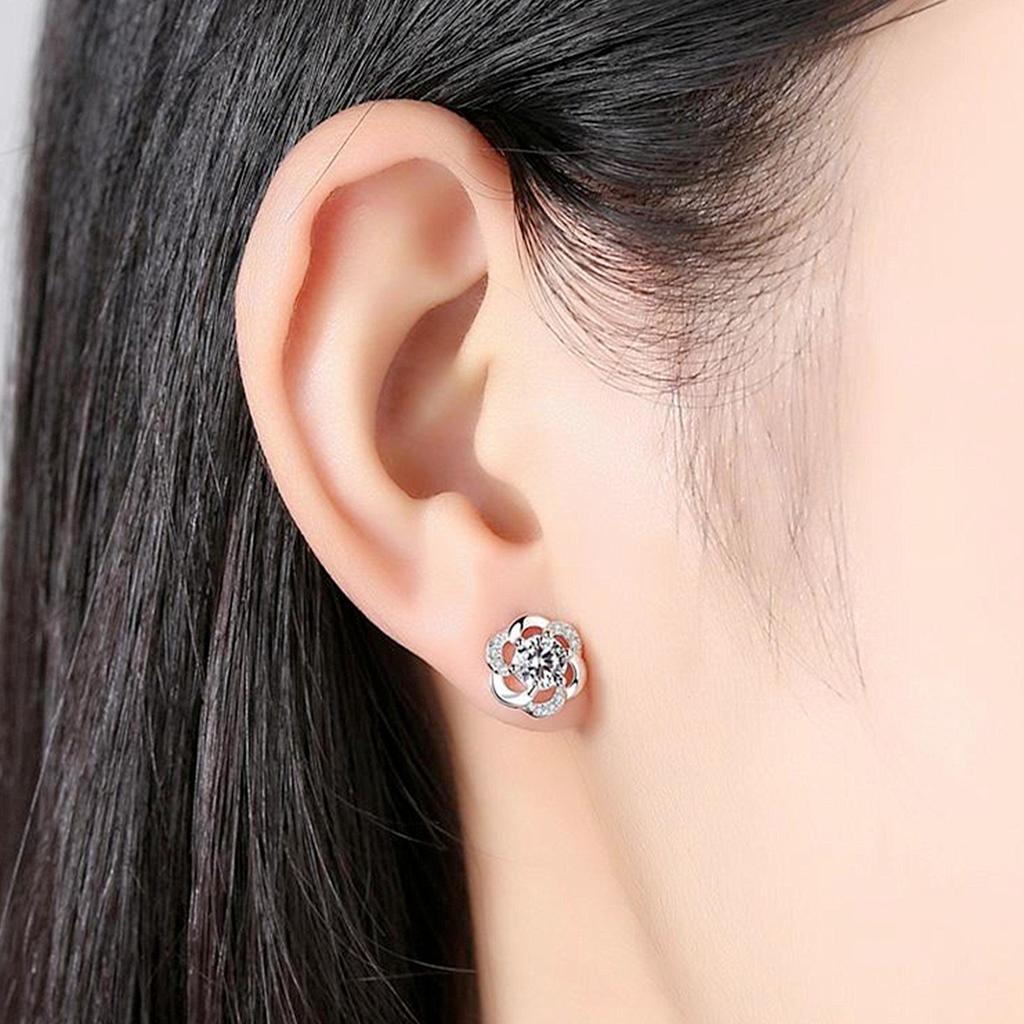 Korean Elegant Four-Leaf Clover Narcissus Stud Earrings - Simple and Chic