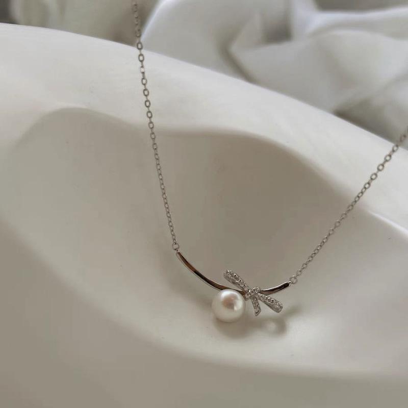 Elegant Women s Summer Bow Freshwater Pearl Necklace - High-End Niche Design