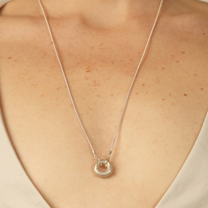 HUOBUNDLE white donut necklace