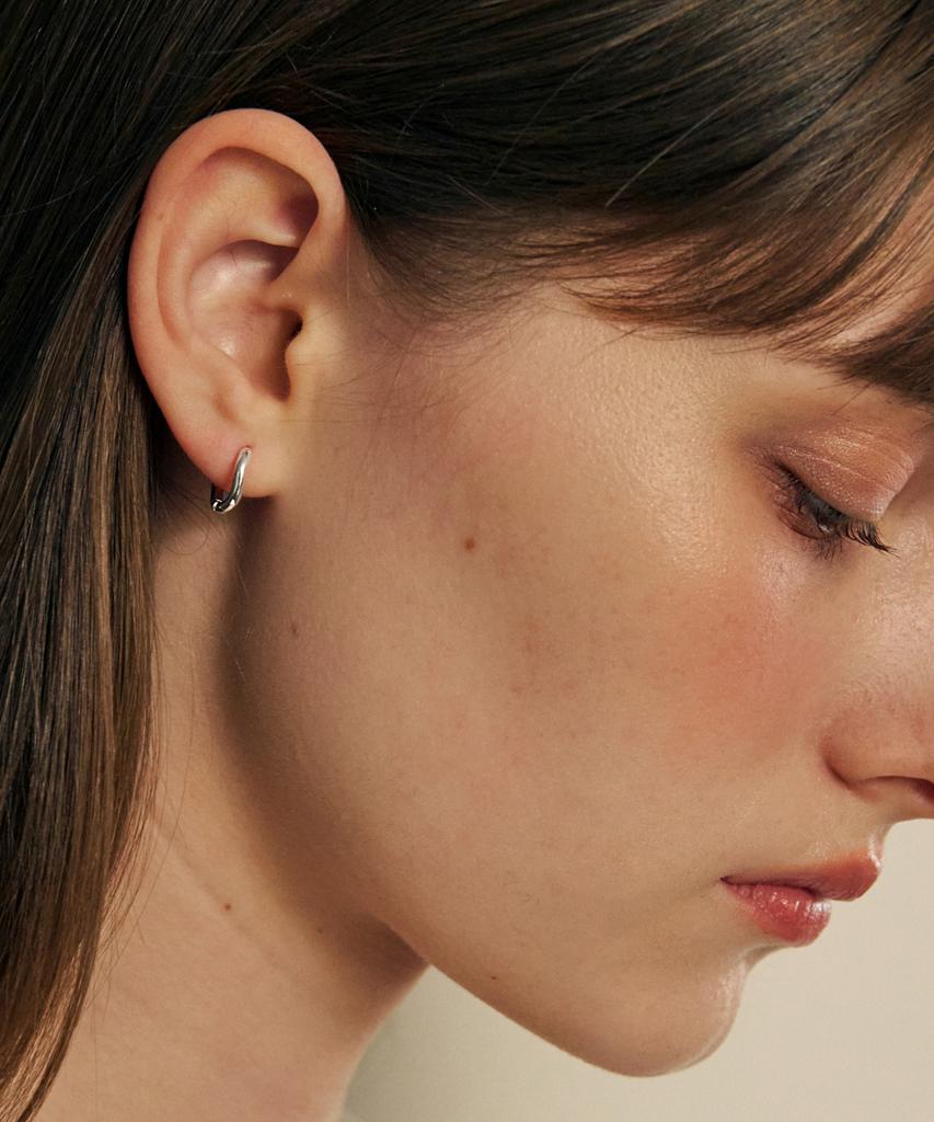 St.Scott London Essential Curve One-Touch Earrings / Stj-Eb1762Wg