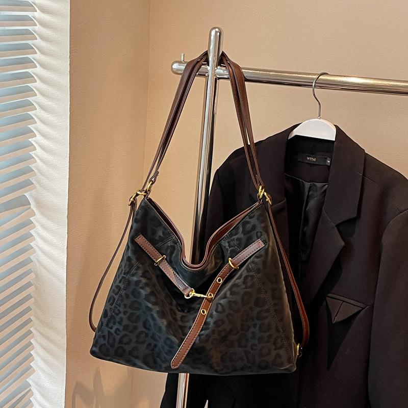 Tote bag women 2025 new large-capacity commuter backpack retro casual street trend shoulder travel backpack