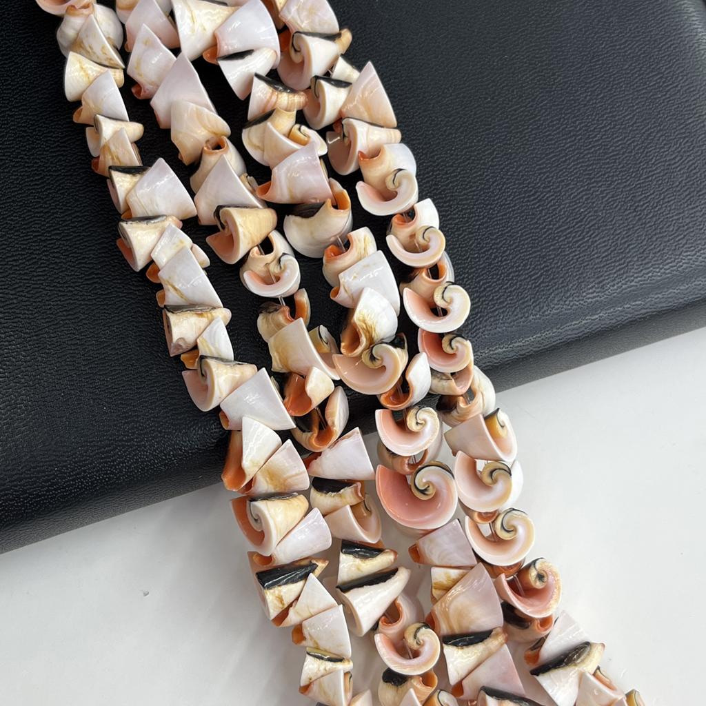 Unika Naturliga Böjda Snäckpärlor 8-12 mm, Oregelbunden Spiral Snäcksträng 38 cm, Bohemisk Strandkänsla Lös Pärlsträng för DIY Halsband Armband Smyckestillverkning