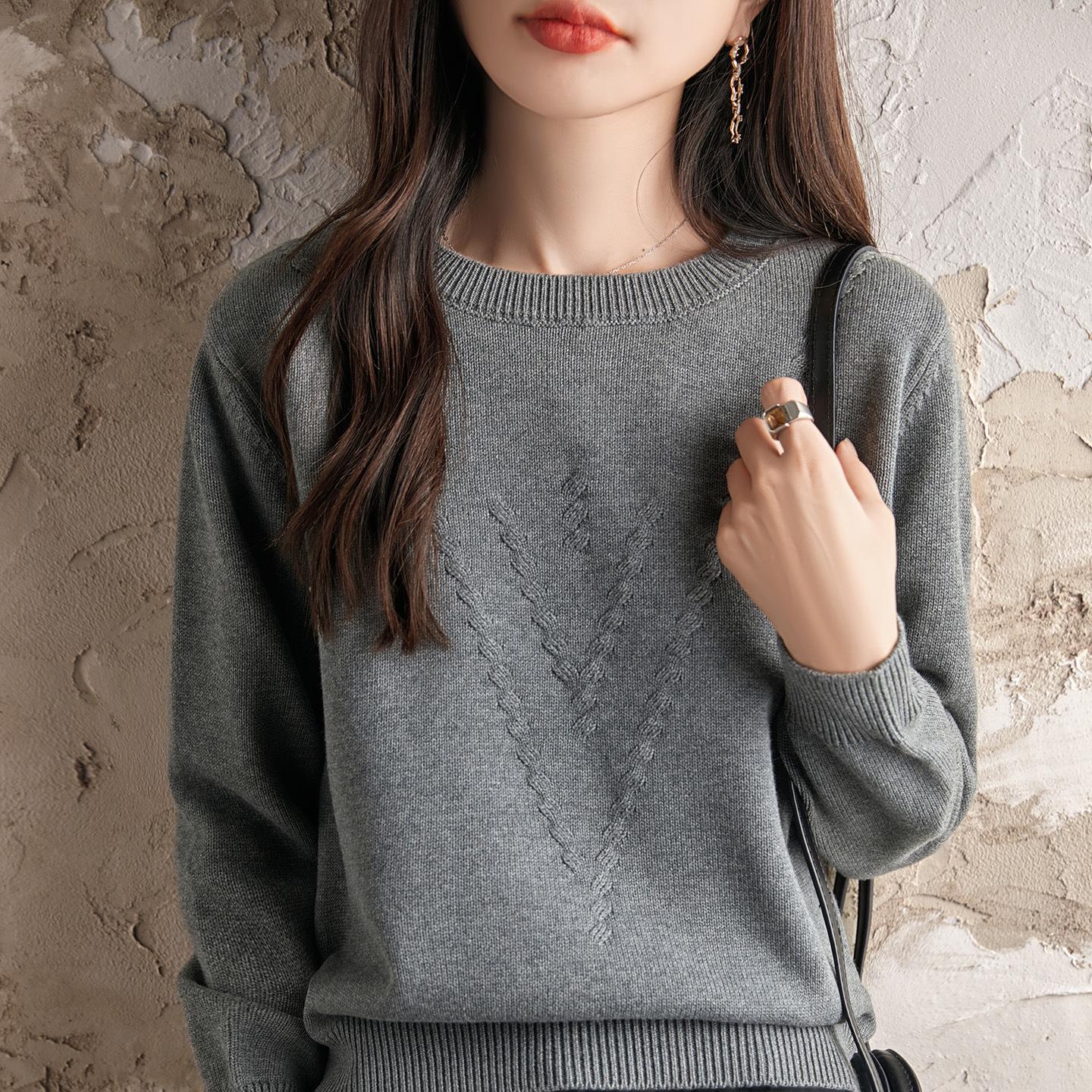 

Heavy Knit Solid Color Oversized Cotton Sweater for Women - Autumn/Winter Collection M