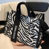 Niche Design Vzor Zebra Malá Taška Do Ruky Jedno Rameno Crossbody Taška Trend