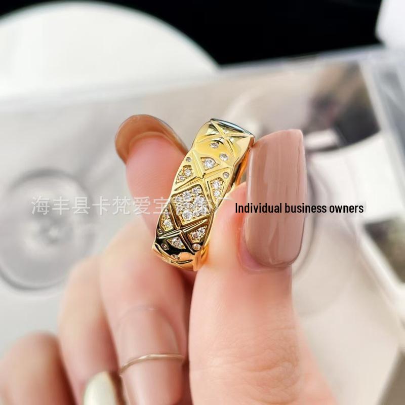 Elegant Coco-Style Mid-Band Ring with Diamond Accents: Minimalist, Versatile, Timeless Luxury.