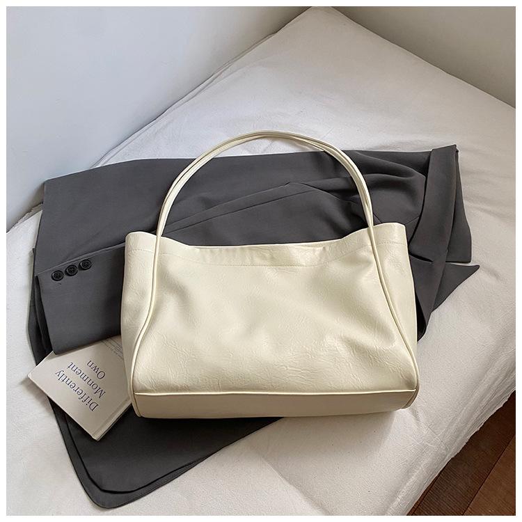 

Сумка 2025 новая сумка большой вместимости женская мода зарубежный стиль высокая ценность текстура мягкой кожи сумка-тоут на плечо для поездок