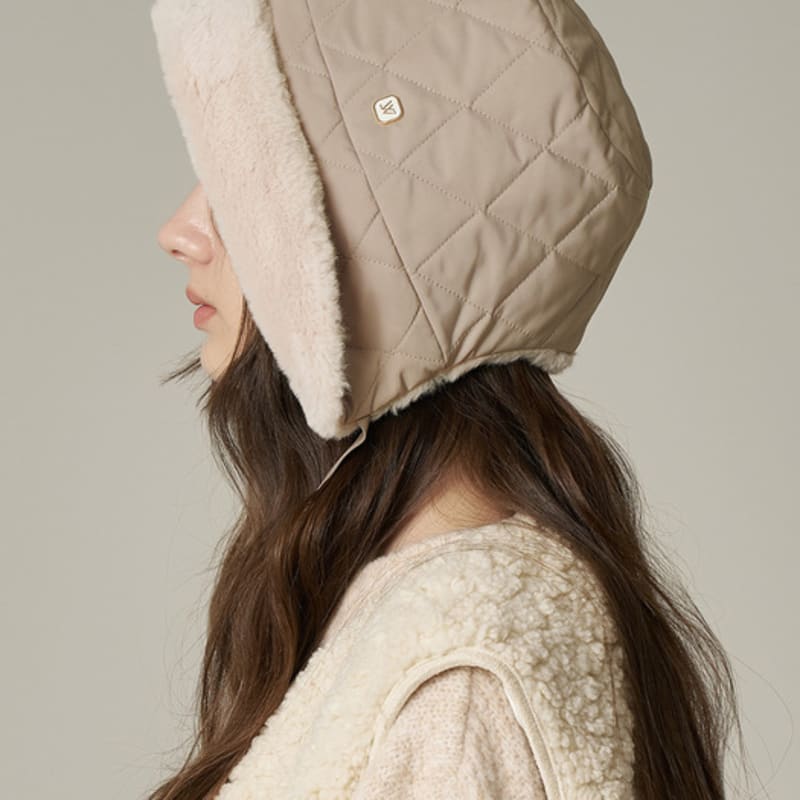 

БЕЛЫЕ ПЕСКИ Шапка-боне из меха с плотной стеганой подкладкой Люблин (3 цвета) ASH BEIGE_Free