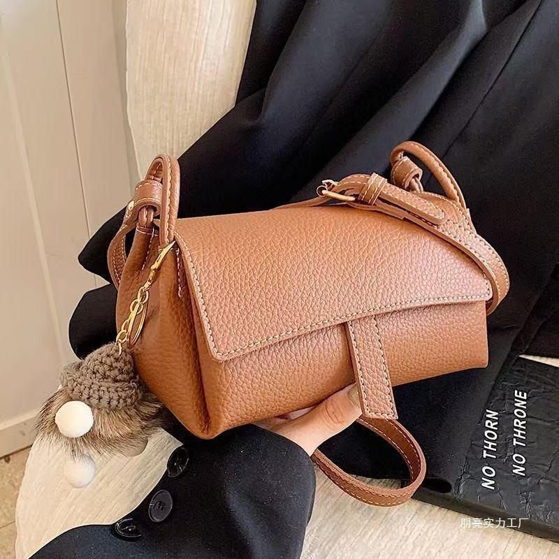 Minimalist Retro Chic Crossbody Pillow Bag for Women