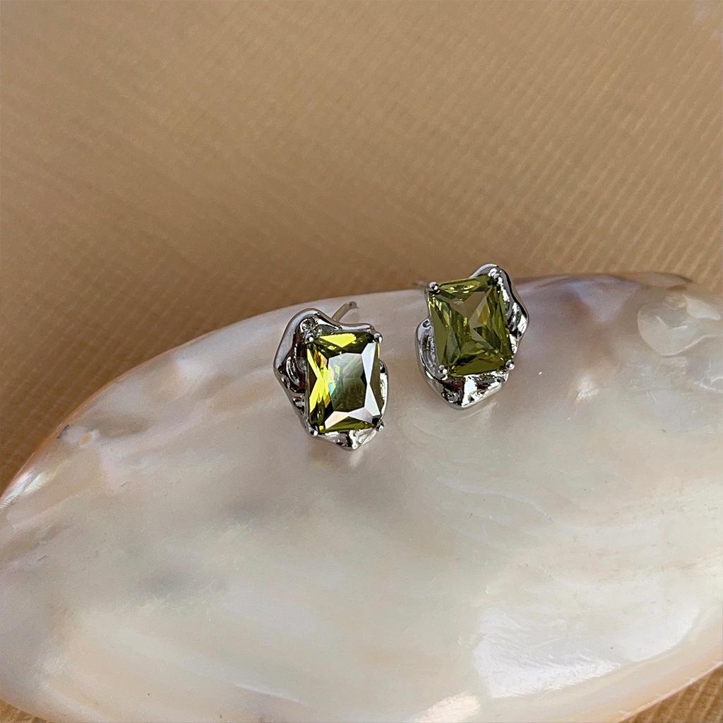 Niche Olive Green Zircon Stud Earrings: Trendy, High-End, Unique Personality, Women's Fashion Jewelry.