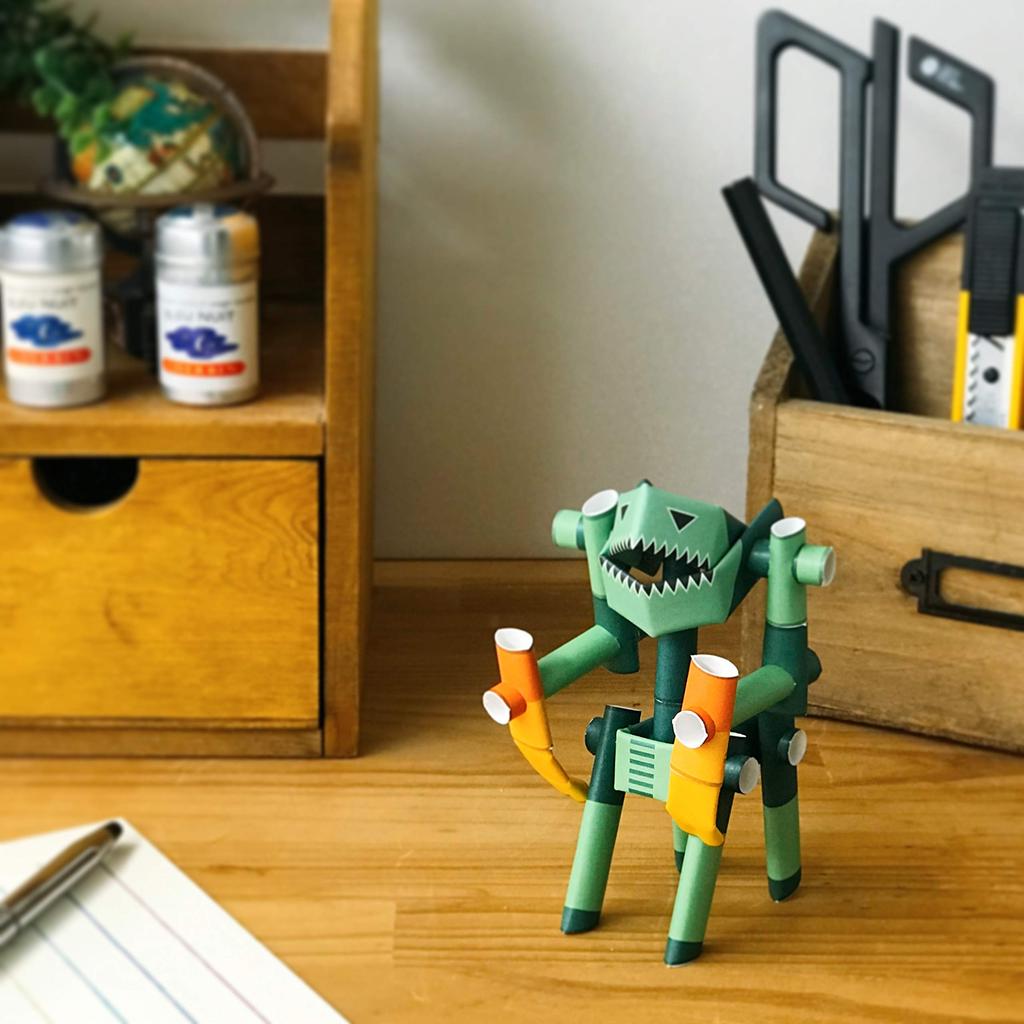PIPEROID Classics Mantis Harry A paper craft kit that can be enjoyed by elementary school children to adults Perfect for boys and girls who love