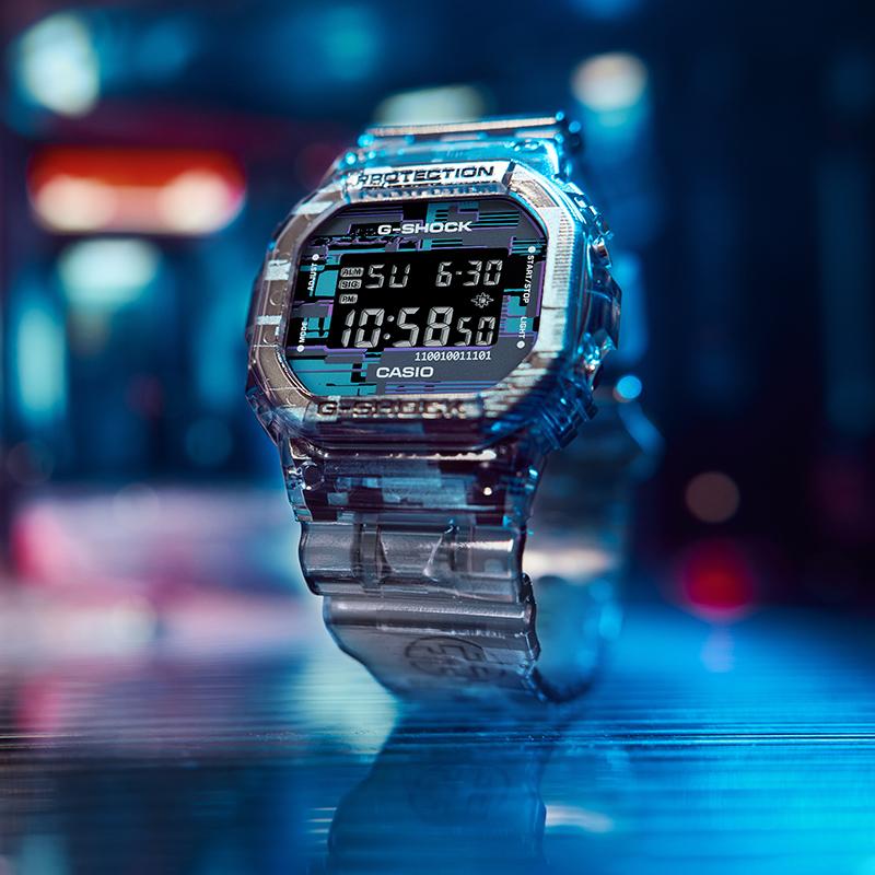 Casio G-SQUAD Series G-SHOCK Dimensional Era Series Ice Tough Retro Classic Small Square Sports Waterproof Watch Quartz Movement Resin DW-5600NN-1PR