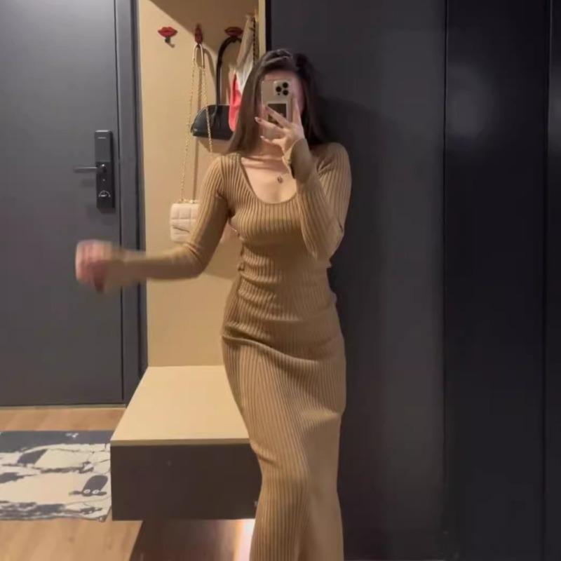 Slim-fit Knitted Dress for Women's Autumn and Winter New Models, Super Good-looking Pendant Feeling, with Coat and Bottom Skirt.