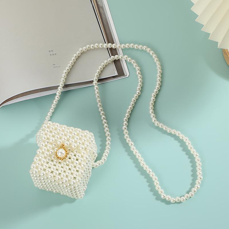 

Новая мода для званого ужина, простой темперамент, квадратный жемчуг, высокое чувство, портативная банкетная сумка 7.5*7.5*7 белый