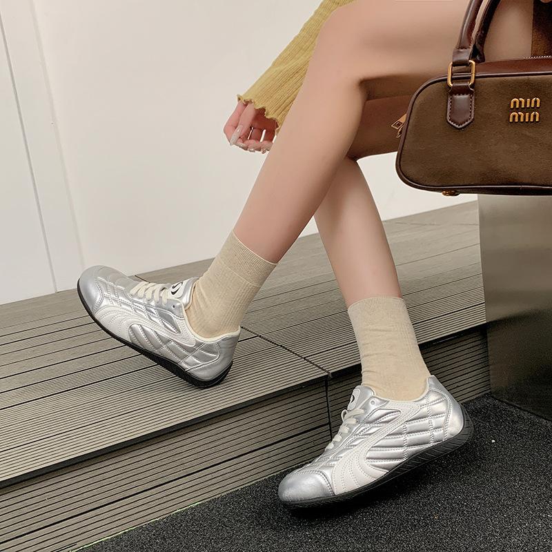 

Simple and versatile football shoes, black classic German training shoes~~ Women s 2025 super fire retro casual sports shoes for children 40 серебряный