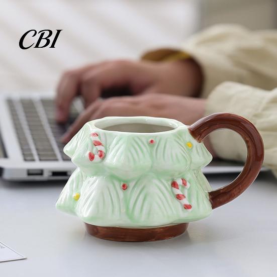Ergonomic Handle Ceramic Mug Christmas Tree with Star Lid, 340ml Festive Holiday Coffee Cup for Hot Microwave Safe Cocoa And Milk, Retro Curved