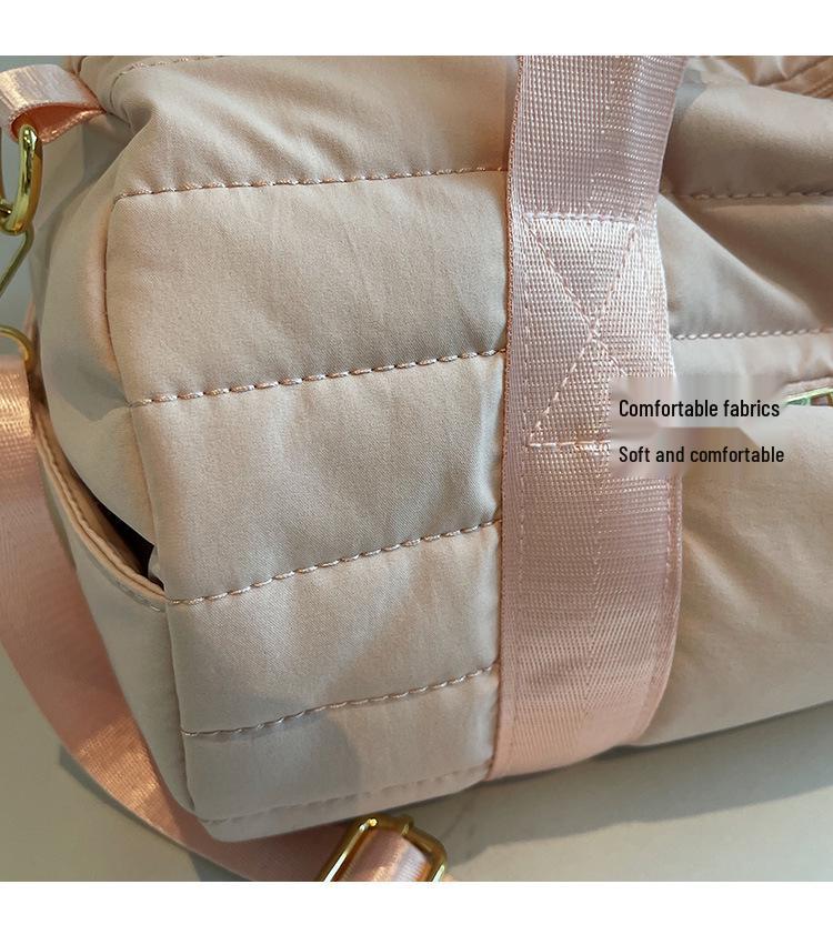 Large-Capacity Quilted Plaid Travel Bag for Outings and Sports