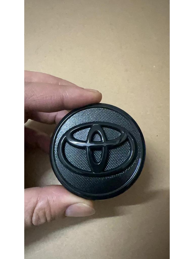 Fits Toyota models like Camry, Corolla, Reiz, Vios, and Levin. Includes logo and wheel covers.