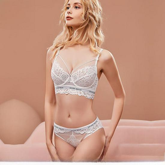 Verführerisches Deep-V-Spitzen-Push-Up-Dessous-Set für betonte Kurven