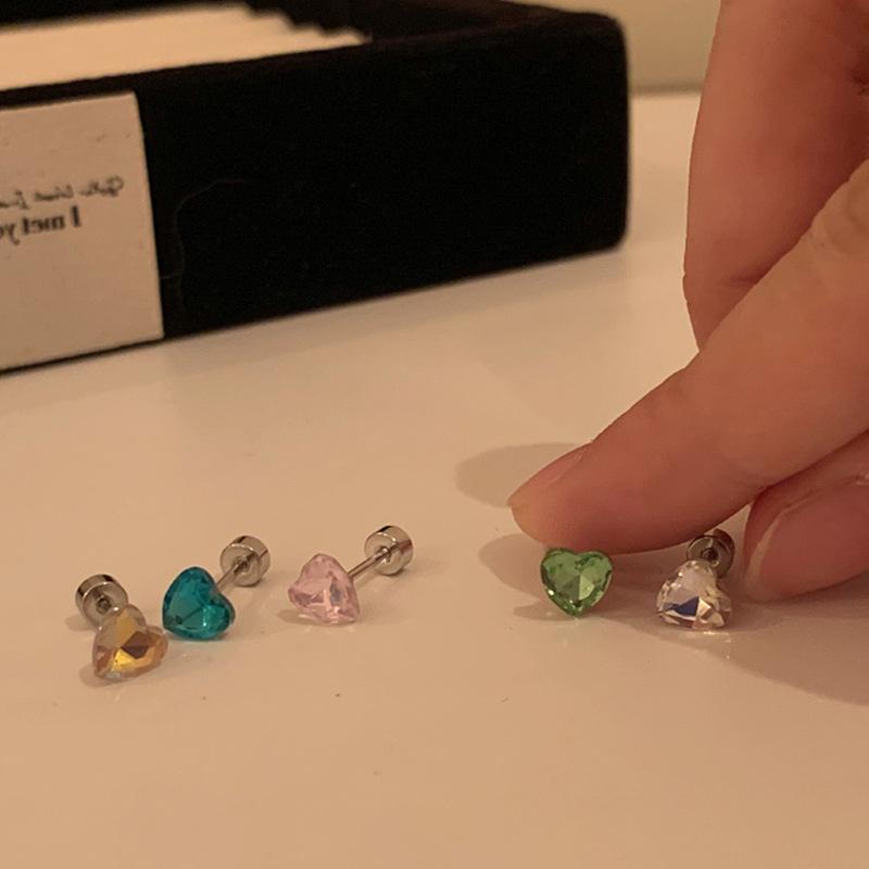 Color Butterfly Love Crystal Earbone Stud Women'S Mini Is Small And Exquisite And Versatile, No Need To Take Off Earrings And Earrings When Sleeping.
