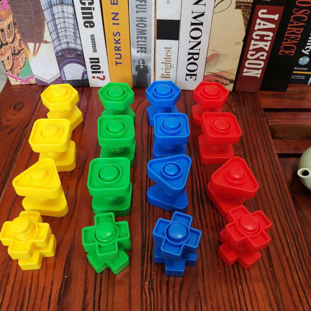 Montessori Screw Pairing Educational Building Blocks - Cognitive Puzzle for Children.