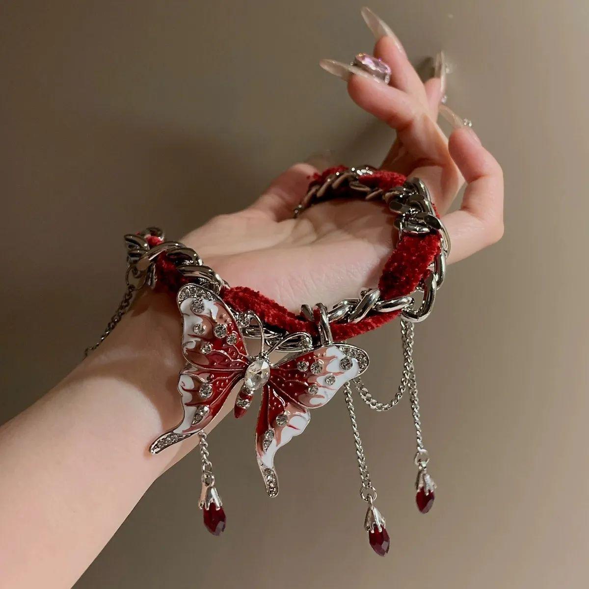 

Геометрическое ожерелье с подвеской из больших и маленьких квадратов One Size