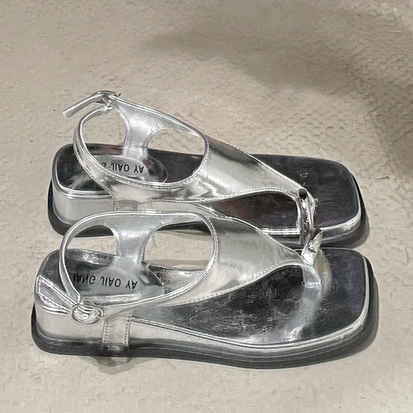 

Fashion Summer New Fashion Style Flip Flops Shoes Roman Style Leisure Toe Covering Sandals Comfortable Soft Buckle Non-slip Women Sandal 35