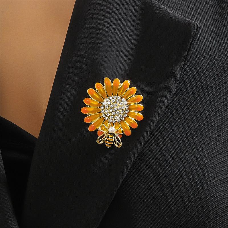 Rural Style Niche Daisy Bee Brooch
