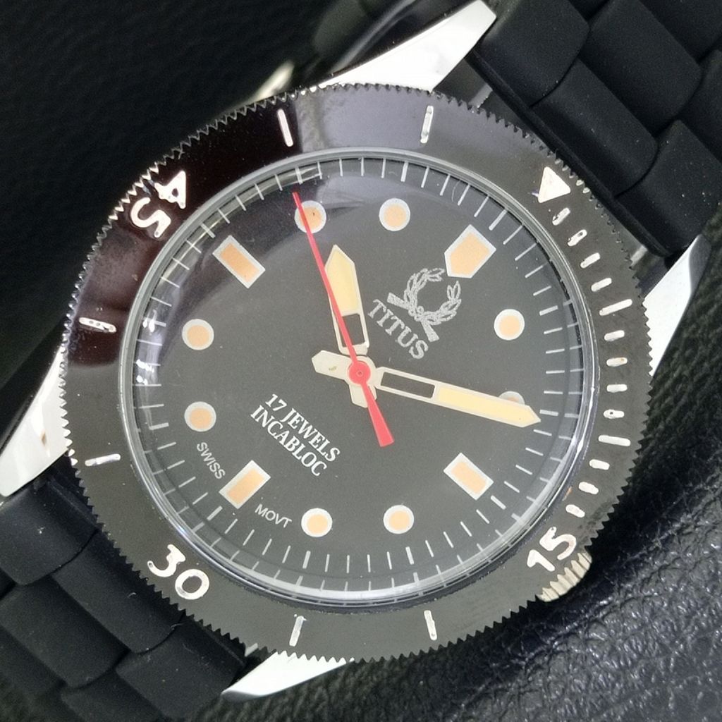 

SWISS MENS 40MM TITUS TURNABLE BEZEL HAND-WINDING BLACK DIAL WATCH a431347-2 R106-a431347