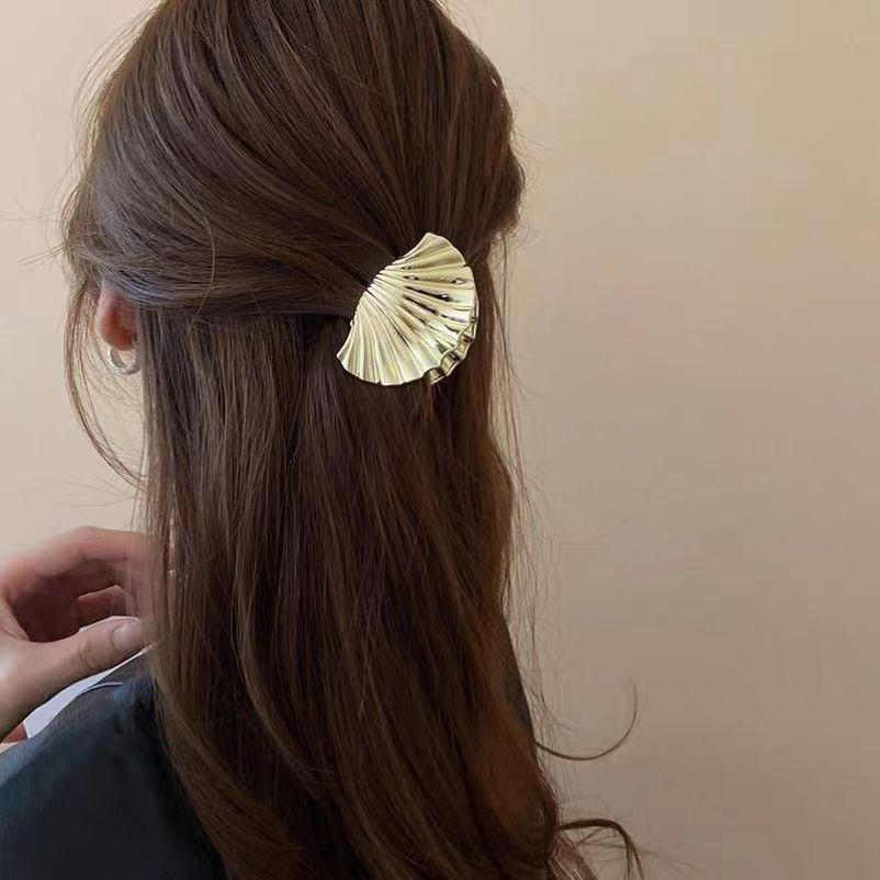 

4 Styles Ocean Metal Shell Clip Gold and Silver Color Ocean Wind Hair Clip Niche High-end Design Sense Coiled Hair Shark Clip