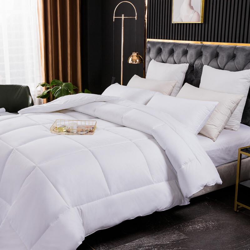 OUBAOJIA All-Season Pure Cotton Down Alternative Quilt