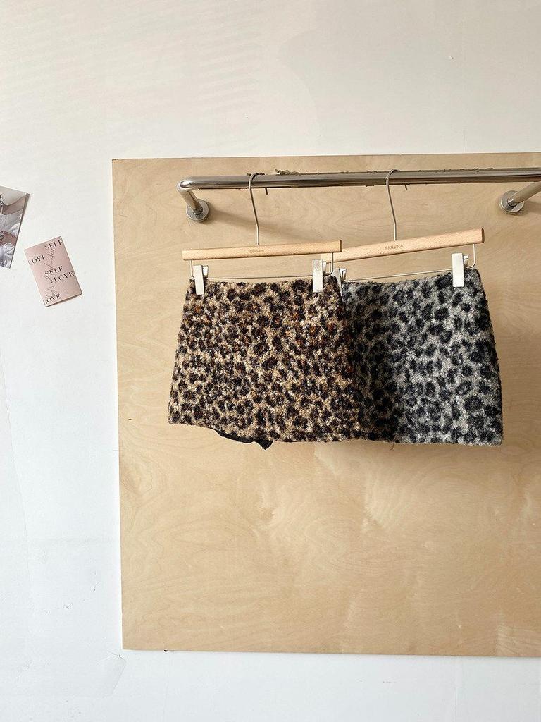 Minigonna da Donna Taglie Forti a Vita Alta con Stampa Leopardo e Linea ad A in Lana d'Agnello - Snellente e Sexy per Autunno/Inverno