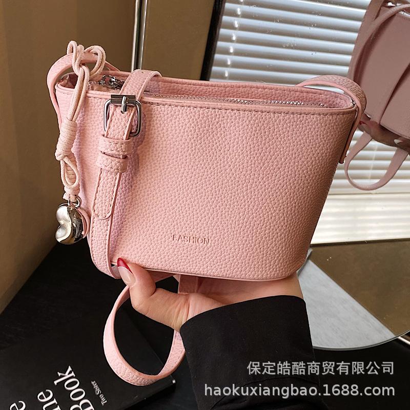 This Year's Popular Small Bag Women's Summer Versatile 2025 New Simple Shoulder Messenger Bag Casual Bucket Bag