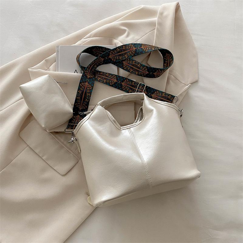 

Autumn new 2025 versatile commuter high value large capacity tote bag simple vegetable basket shoulder messenger bag белый