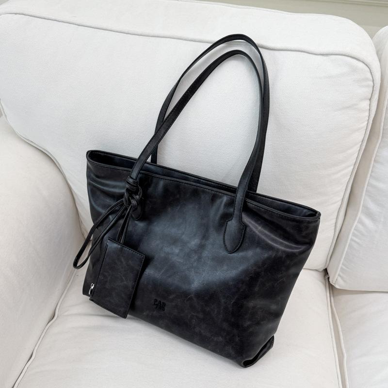 

Fashion and leisure large-capacity tote bag women s 2025 new large bag high-value niche commuter bag trendy shoulder bag чёрный