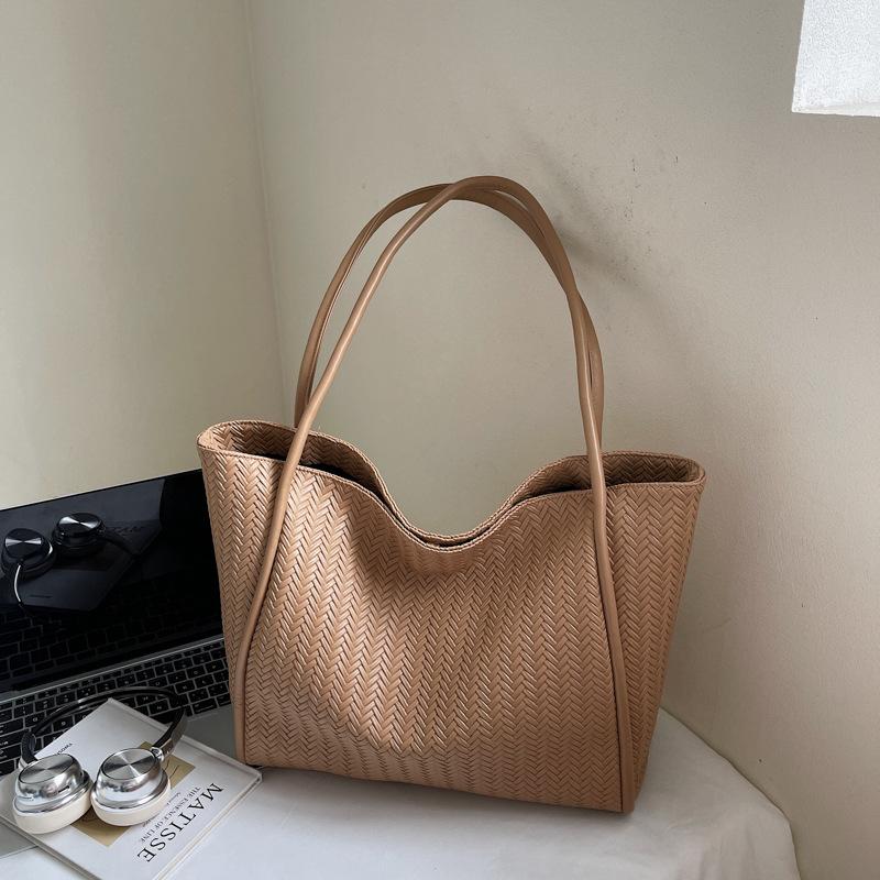 Woven Large-capacity Bag Women's Autumn New Retro Versatile Shoulder Bag Commuter Tote Bag