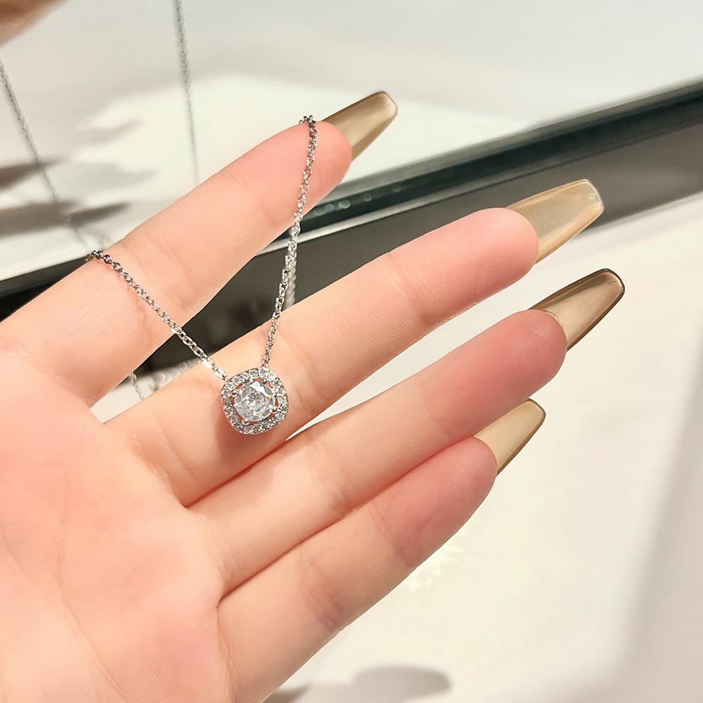 Summer Sugar Cube Necklace Female Princess Light Luxury Titanium Steel Non-Fading Collarbone Chain Neck Chain Jewelry