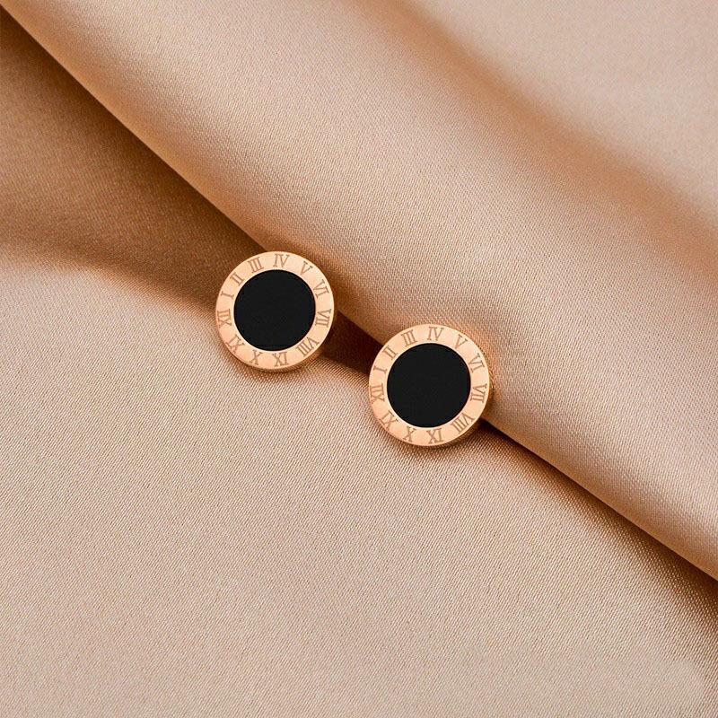 Women's Black & White Roman Numeral Titanium Necklace Set – Double-Sided, High-End, Non-Fading Fashion Clavicle Chain.