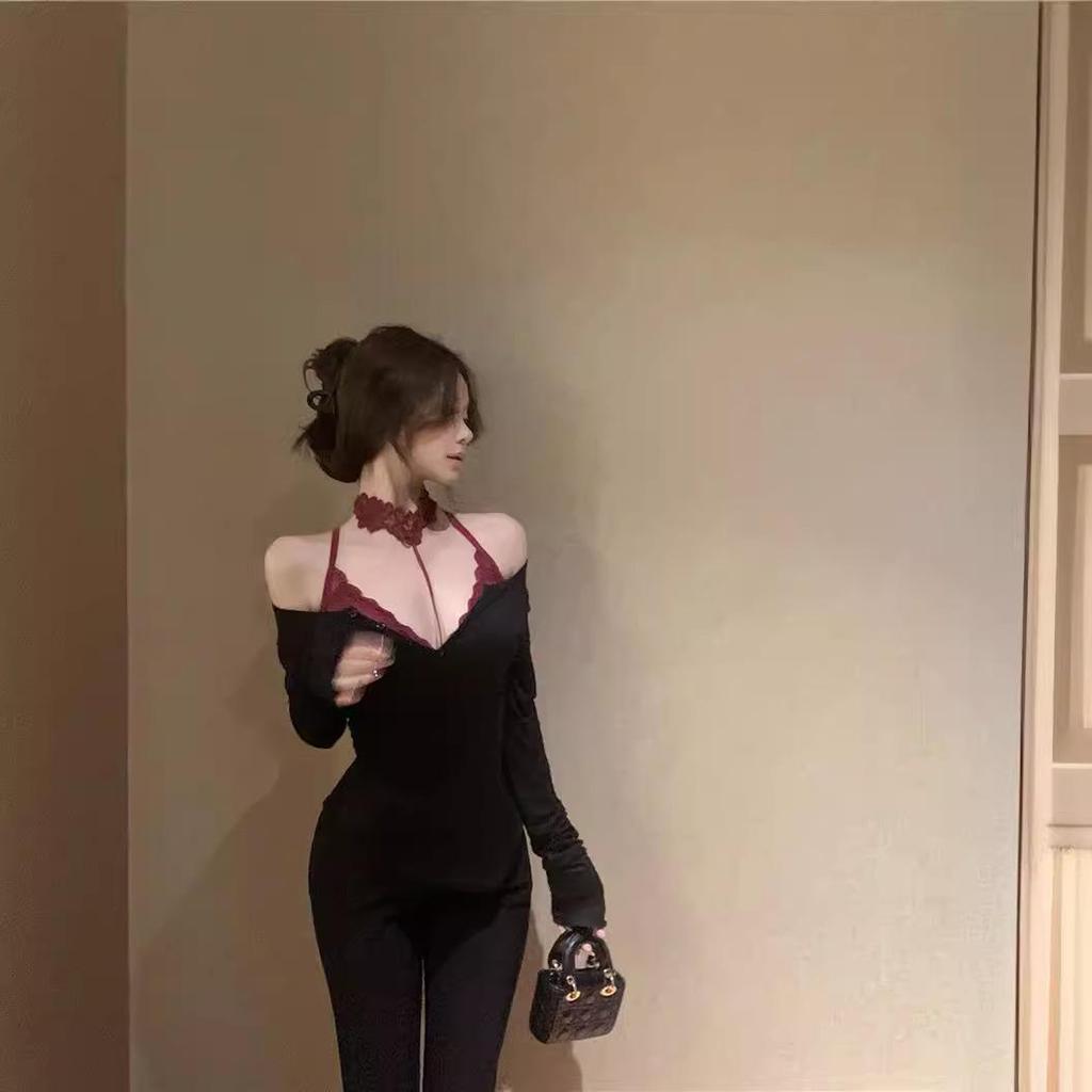 Women’s Black One-Shoulder Long Sleeve T-Shirt - Sexy, Waist-Tight, Irregular Design for Autumn/Winter.