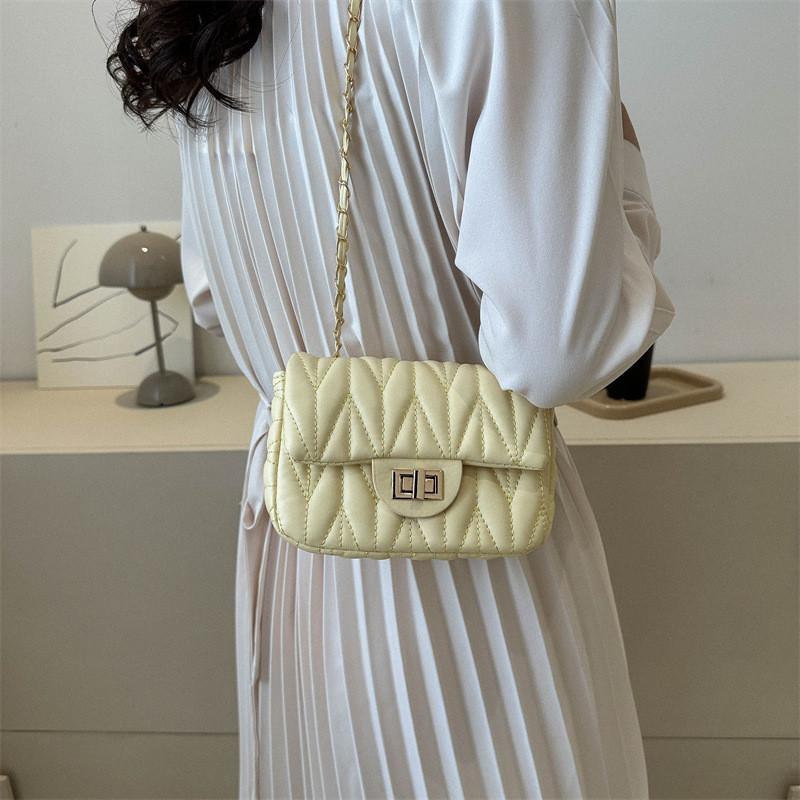Stylish Minimalist Crossbody Bag With Lock Closure For Daily Commuting In Chic Colors