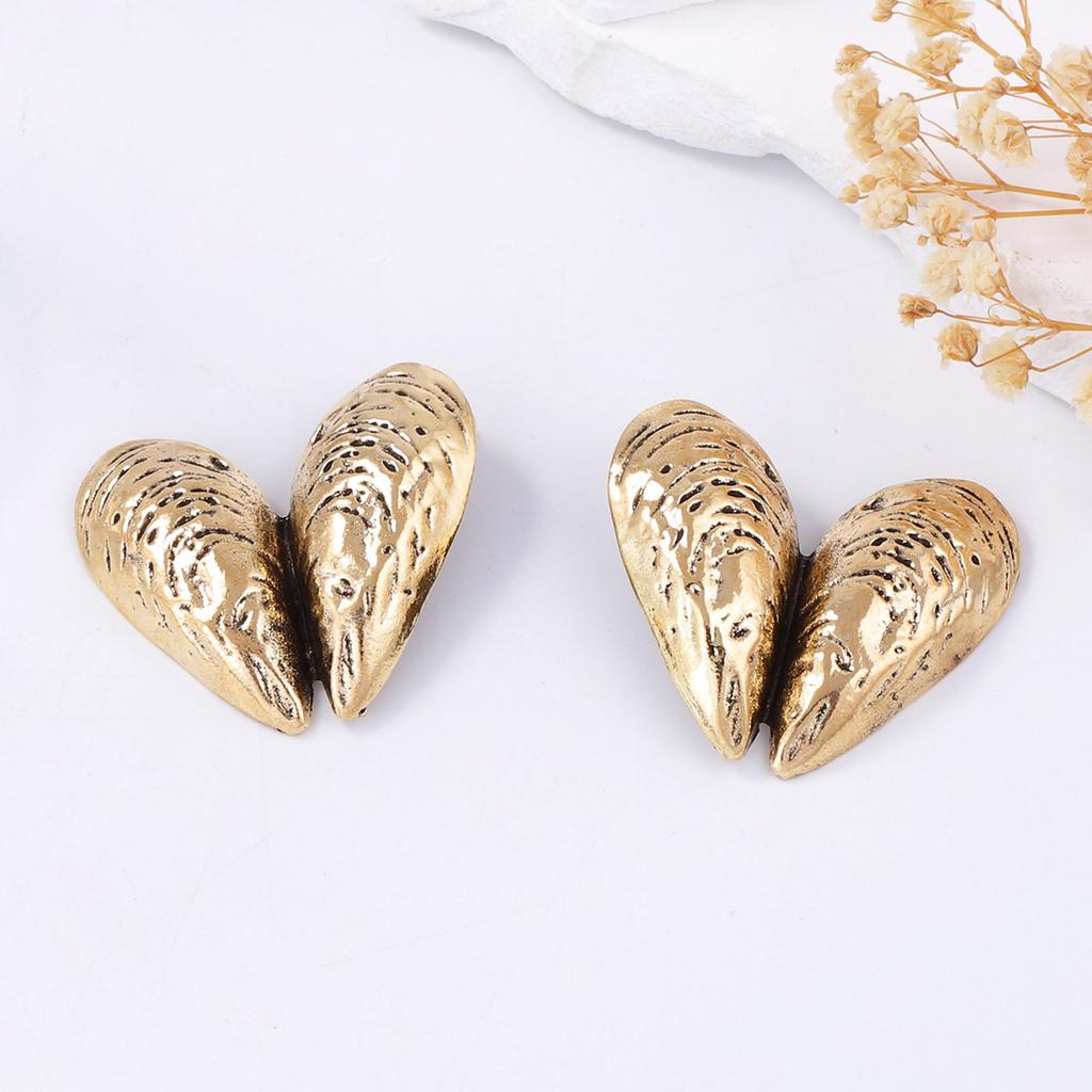 Temperament Light Luxury Marine Animal Alloy Conch Geometric Love Shape Irregular Texture Glossy Earrings
