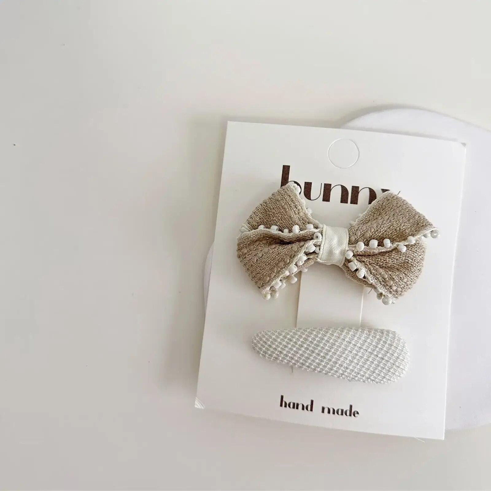 

Винтажная кружевная заколка для волос с бантом для маленьких девочек, европейский стиль в стиле ретро с цветочным дизайном, челка сбоку для девочек, милый детский головной убор