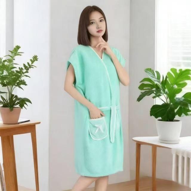 Women's Quick-Drying Coral Fleece Bath Skirt: Thickened, Soft, Water-Absorbent, Wearable Bath Towel for Spring and Autumn