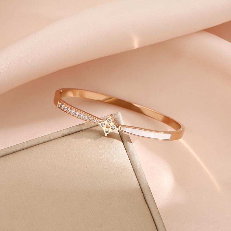 Zircon Micro Inlaid Four Leaf Clover Flower Bracelet with High-end Feel Bracelet