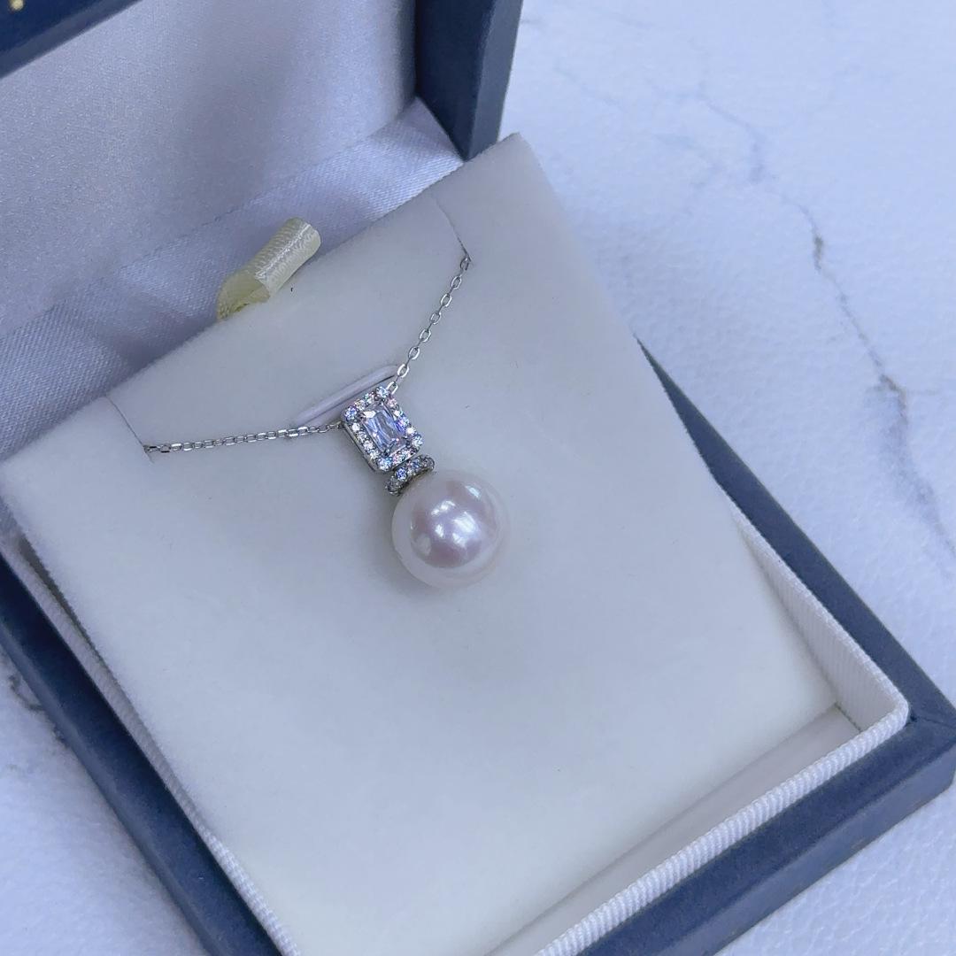 S925 Sterling Silver Freshwater Pearl Pendant Necklace with Strong Luster and Rock Candy Style Clavicle Chain. 10-11mm with S925 silver chain, gift box белый