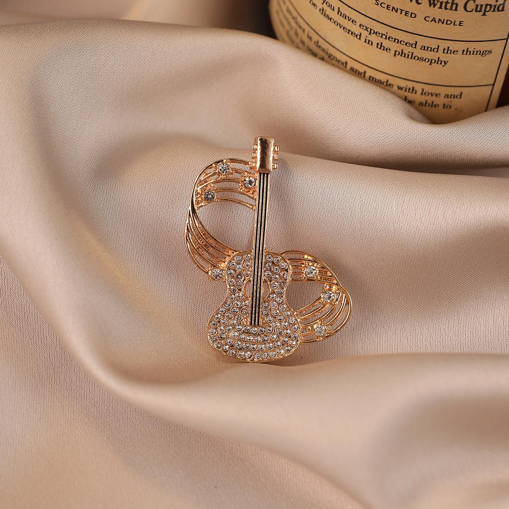 Temperament music note small guitar brooch design sense high-end female creative pin fashion coat corsage