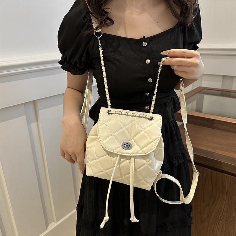 2025  Summer High Value Niche Design Diamond Backpack Women  Chain Bag Small Ladies Backpack