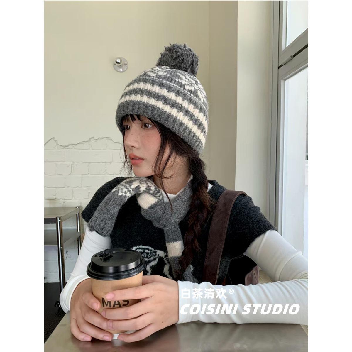 

Fair Island wind jacquard hairball knitted hat women s warm and cold ear protection wool hat versatile small scarf One-size-fits-all hat, scarf not included сірий колір