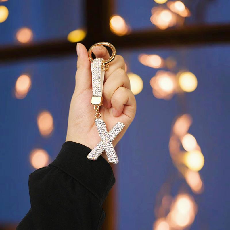 1PC Keychains Ideal Gift Letter Design Bling Key Ring Accessory Full Rhinestone Design Lucky Pendant 26 Alphabet Letters