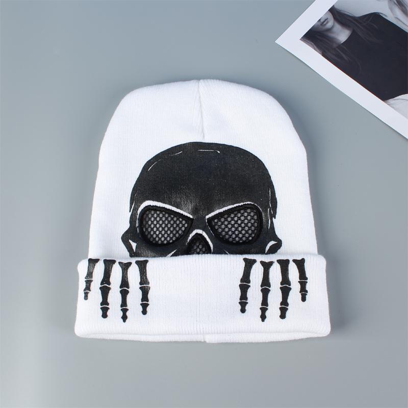 Fun skull print knitted hat for men and women for Halloween holiday dressing, suitable for outdoor windproof and warm keeping