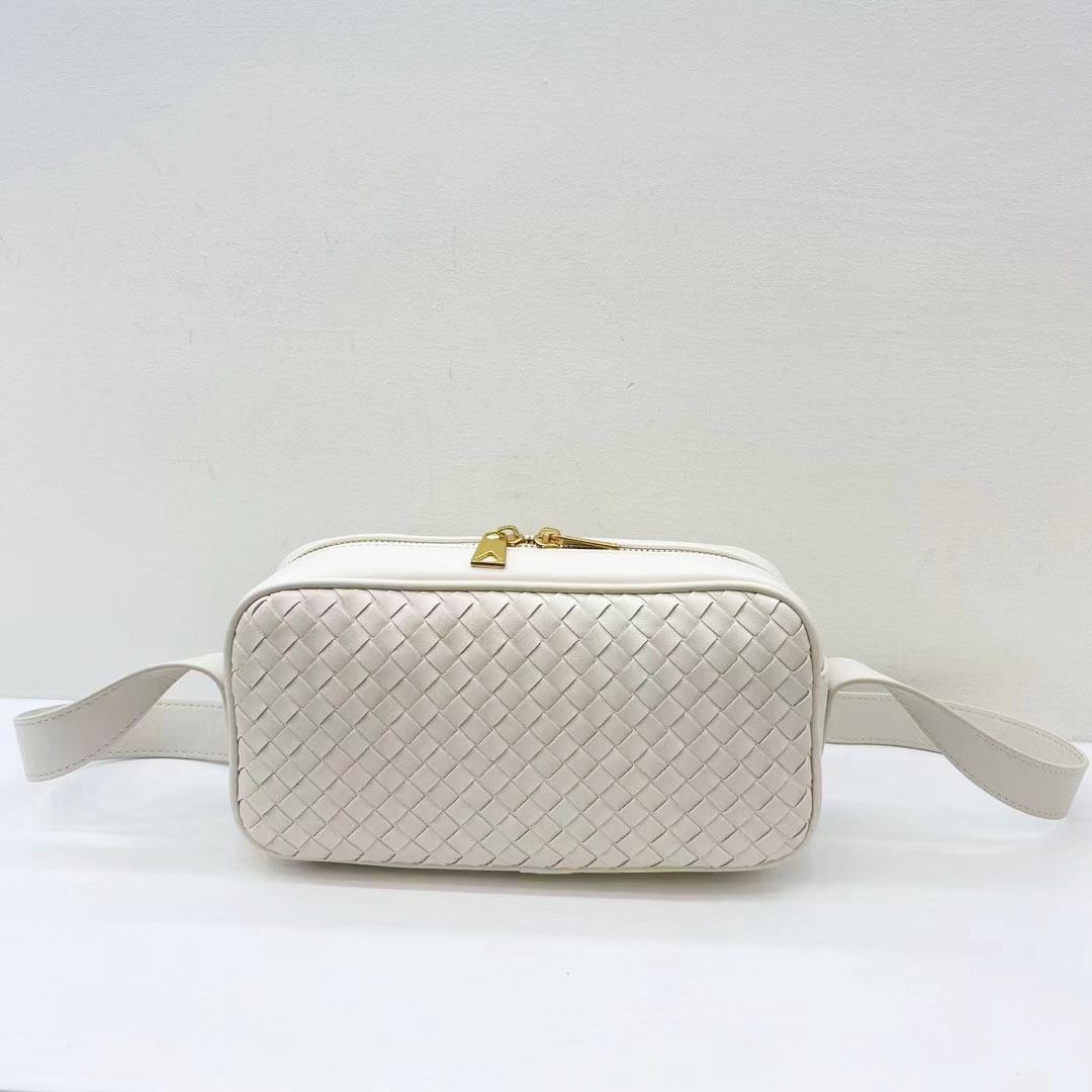 

Новый продукт Street Trend Grid Woven Crossbody сумка для камеры из коровьей кожи с двумя молниями на одно плечо 24x12x7cm белый